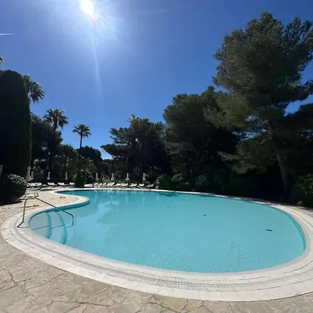 Pieds Dans Eau Апартаменты *